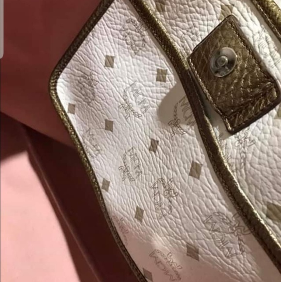 PRELOVED AUTHENTIC MCM PURSE - Picture 4 of 10